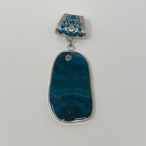 Turquoise blue and silvertone dyed agate scarf pendant charm